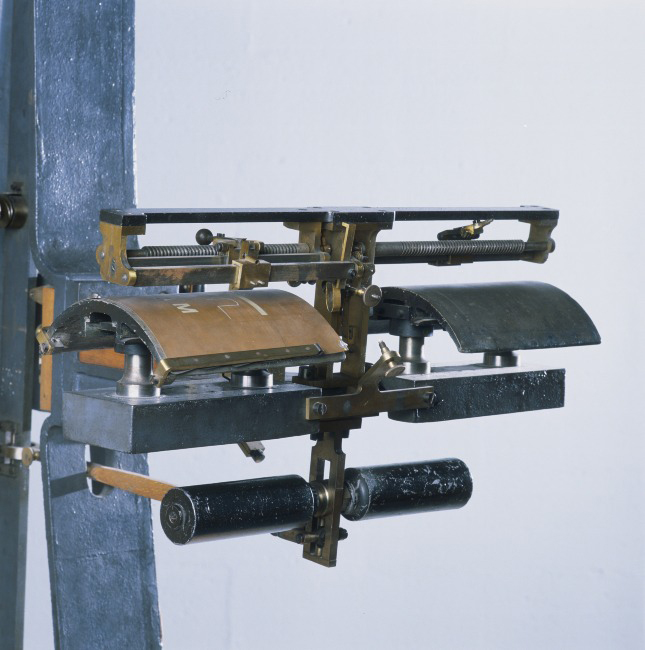 Fig. 8. Giovanni Caselli and Paul Gustave Froment, Detail of pantelegraph transmission and reception plates, 1861. © Musée des arts et métiers-CNAM, Paris/Pascal Faligot