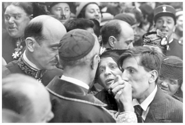 Henri Cartier-Bresson, Cardinal Pacelli, Montmartre, Paris, 1938